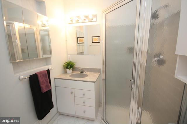 835 Loxford Terrace Silver Spring, MD 20901 - Photo 17 of 30 Bath (Master)