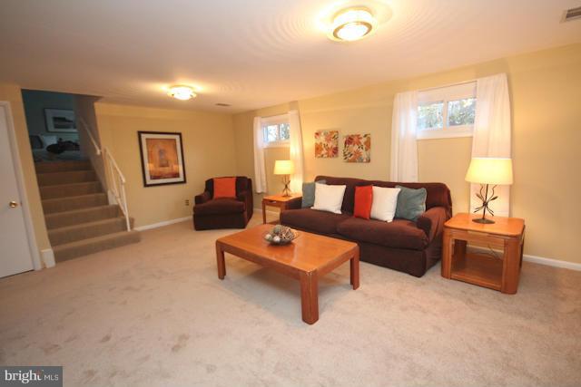 835 Loxford Terrace Silver Spring, MD 20901 - Photo 25 of 30 Family Room