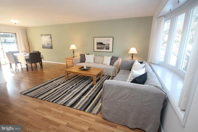 835 Loxford Terrace Silver Spring, MD 20901 - Photo 3 of 30 Living Room