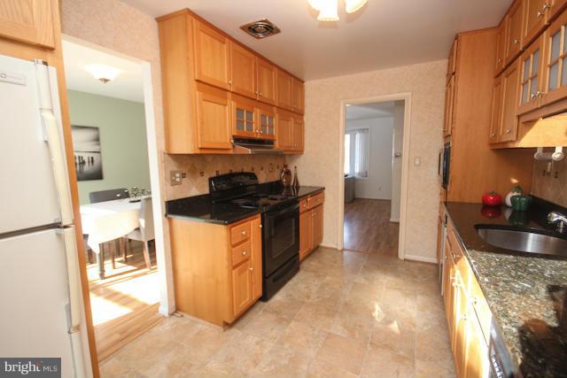 835 Loxford Terrace Silver Spring, MD 20901 - Photo 10 of 30 Kitchen