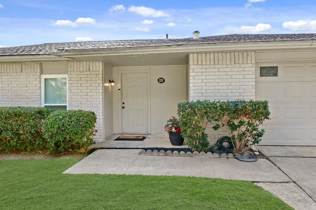 $2,000 | 2205 Hilton Head Drive, Missouri City, TX 77459