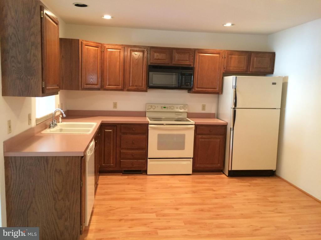 127 Pepperton Court Lititz, PA 17543 - Photo 2 of 11