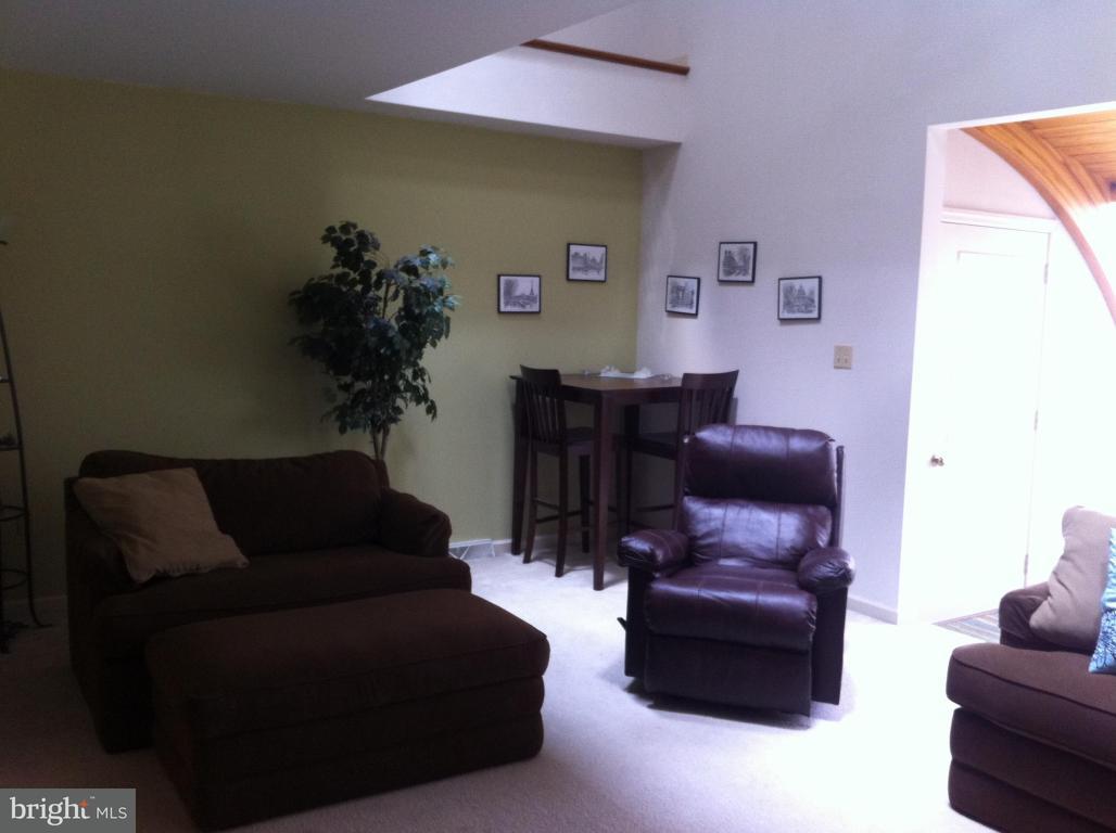 127 Pepperton Court Lititz, PA 17543 - Photo 4 of 11