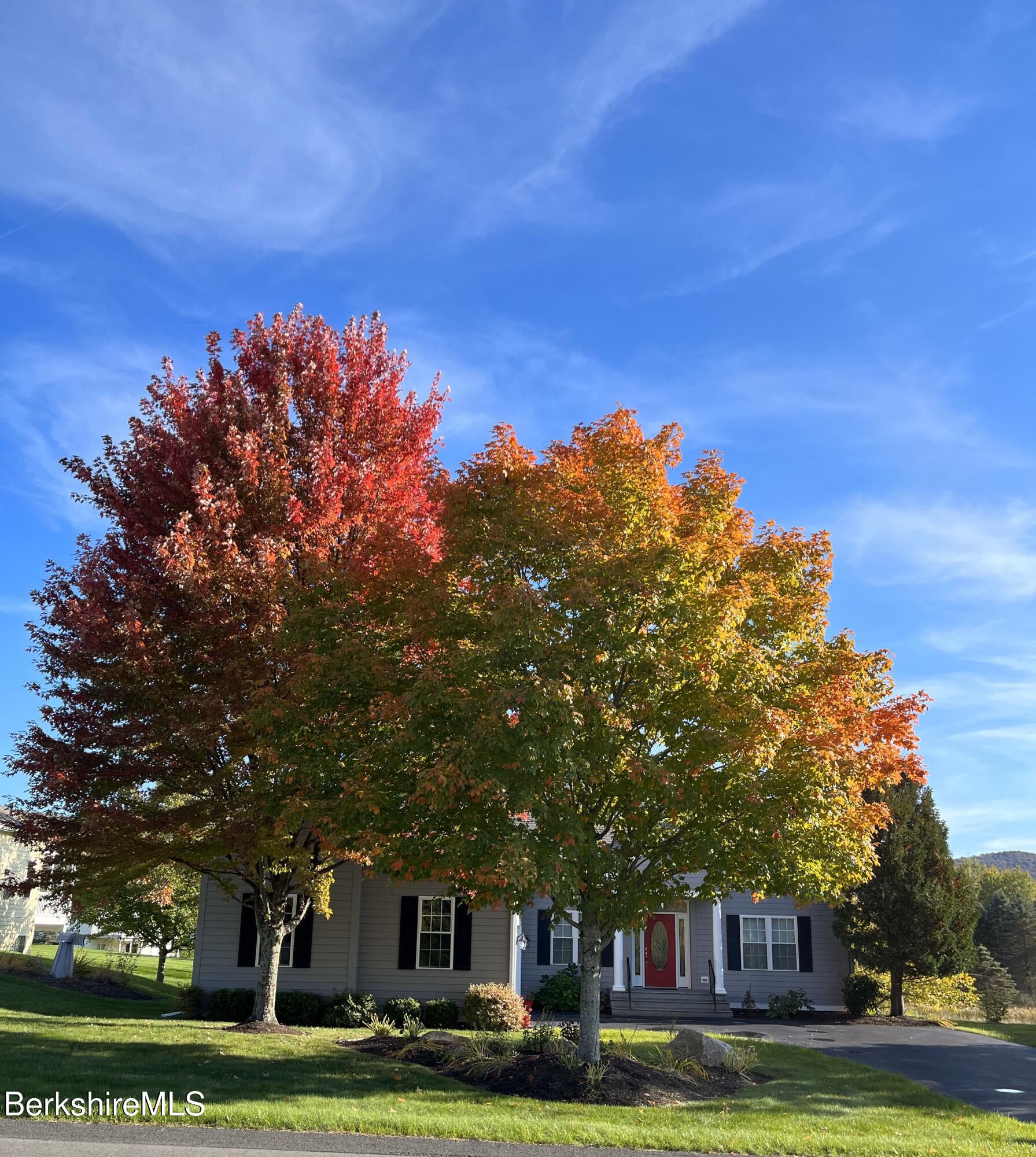 124 Red Barn Road Dalton, MA 01226 - Photo 3 of 47 Autumn Entry