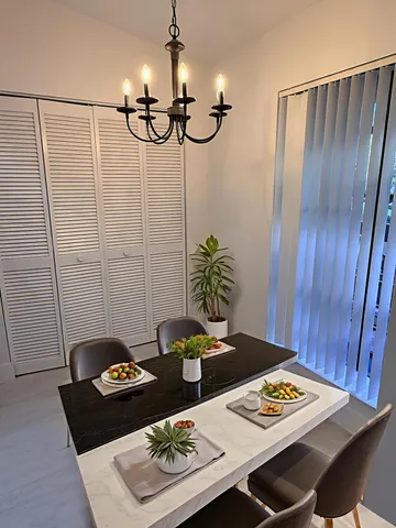 $325,000 | 5021 Oakhill Lane, Unit 123, Delray Beach, FL 33484