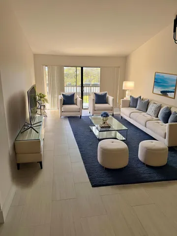 $325,000 | 5021 Oakhill Lane, Unit 123, Delray Beach, FL 33484