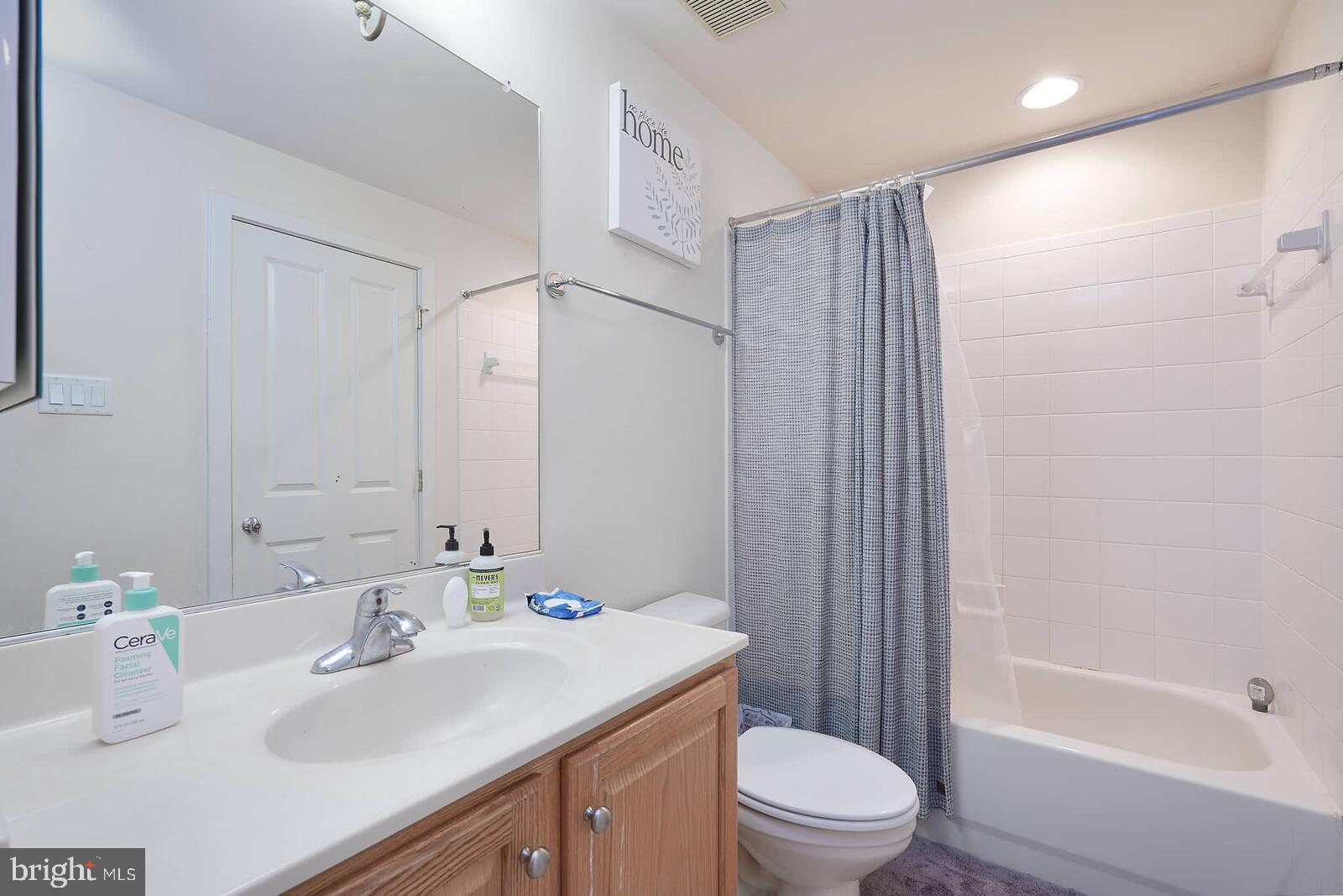 8733 Boulder Ridge Road Laurel, MD 20723 - Photo 33 of 42 Upstair Hall way Bath