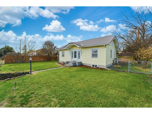 an aerial view of a house with outdoor space basket ball court and outdoor seating