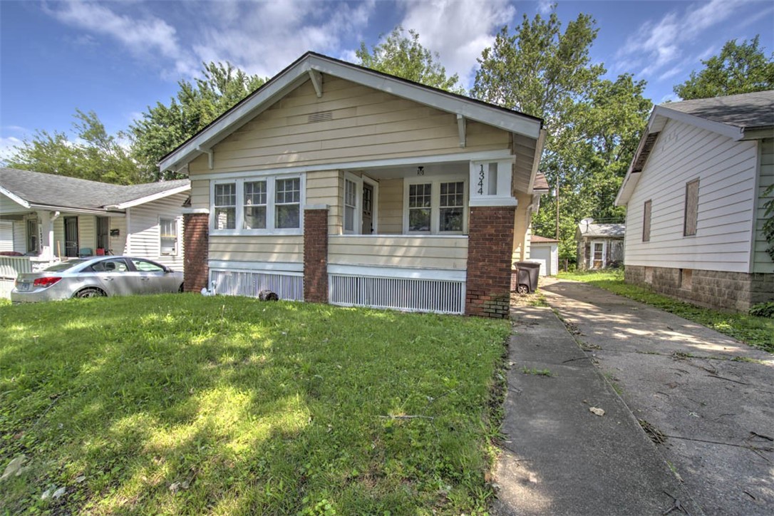 1344 East Lawrence Street Decatur, IL 62521 - Photo 1 of 24