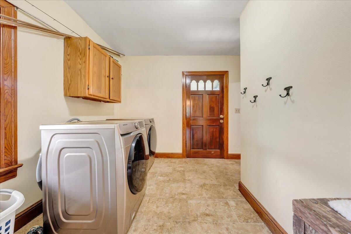 5265 Blue Ridge Boulevard Blue Ridge, VA 24064 - Photo 18 of 40 a utility room with dryer and washer