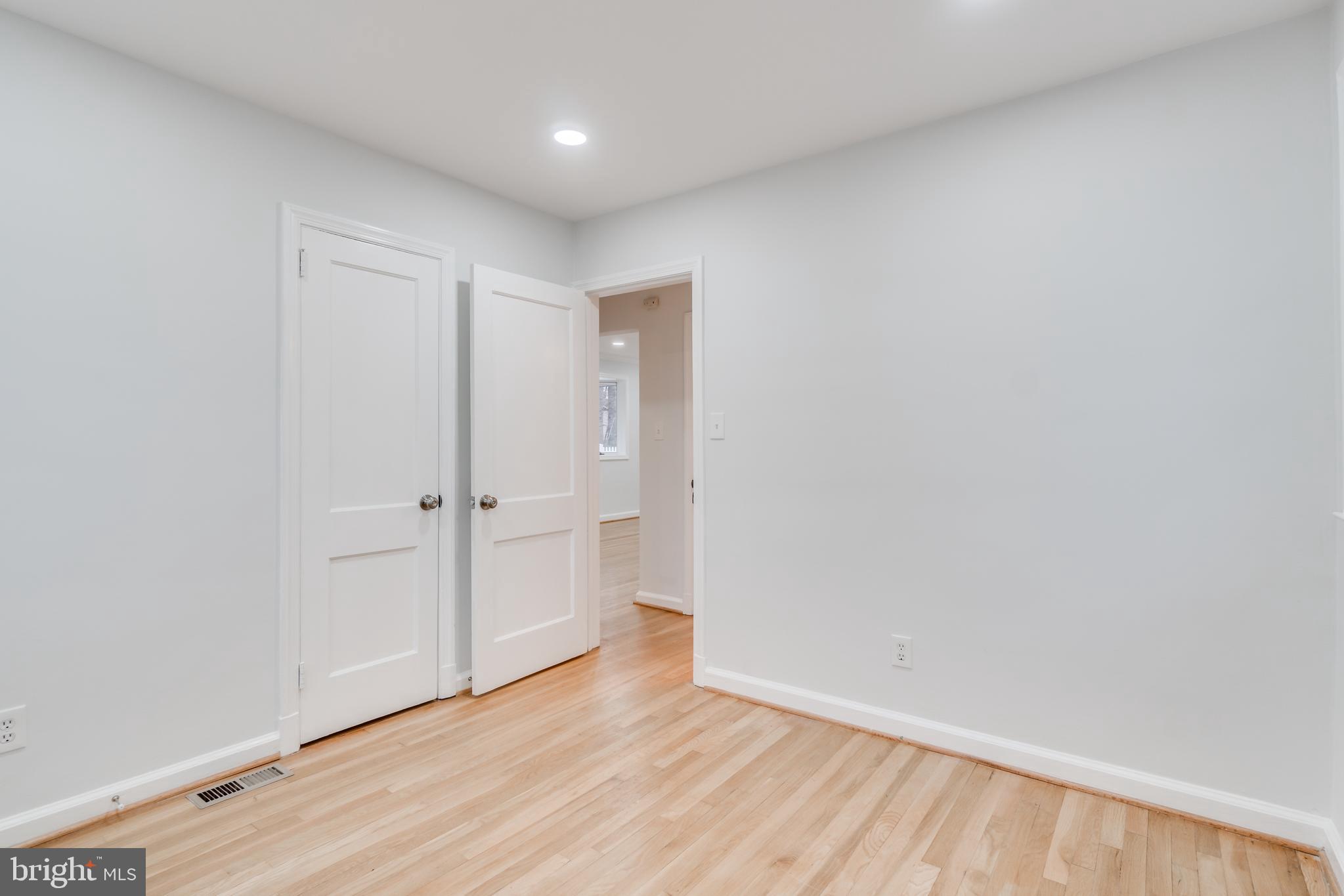 11619 Highview Avenue Silver Spring, MD 20902 - Photo 10 of 26 Gallery Image 10