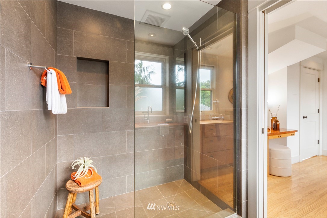 122 Madrona Place East Seattle, WA 98112 - Photo 24 of 36