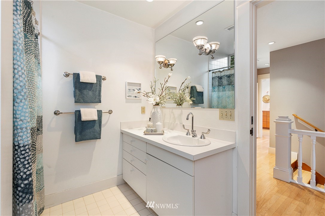 122 Madrona Place East Seattle, WA 98112 - Photo 28 of 36