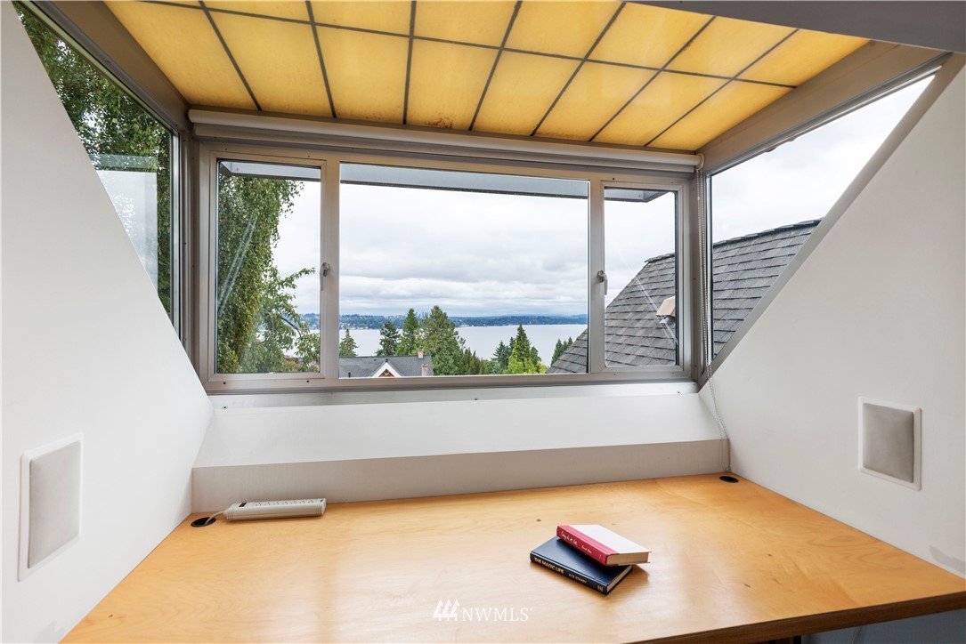 122 Madrona Place East Seattle, WA 98112 - Photo 29 of 36