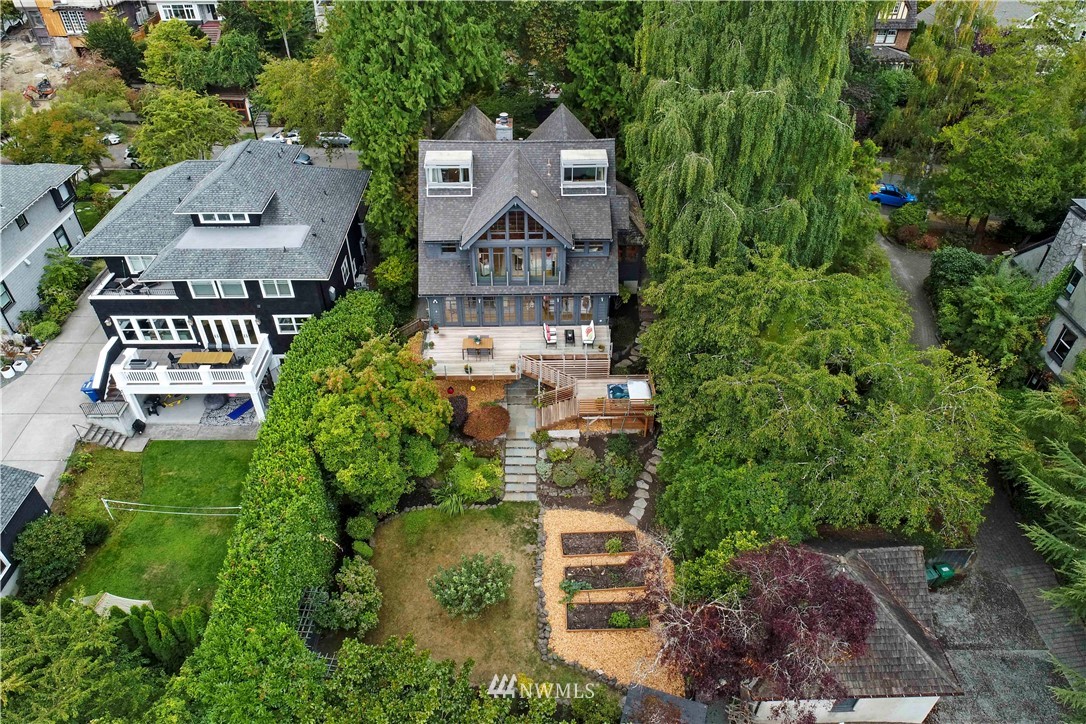 122 Madrona Place East Seattle, WA 98112 - Photo 35 of 36