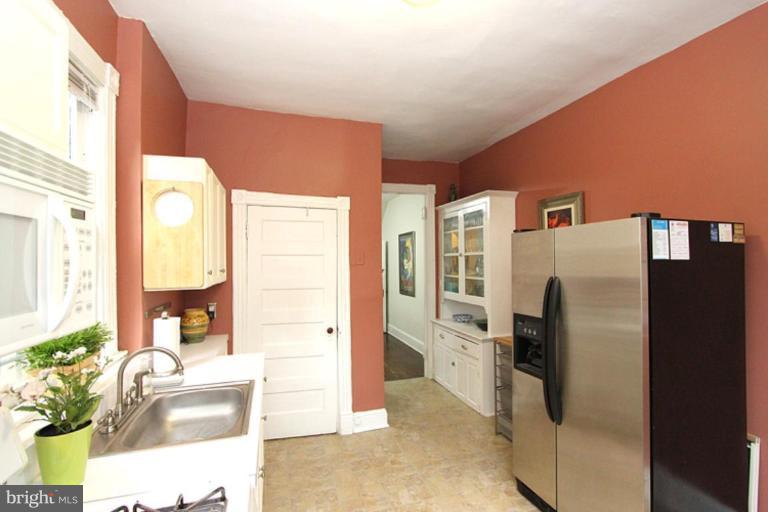 105 R Street Northeast Washington, DC 20002 - Photo 6 of 18 Kitchen