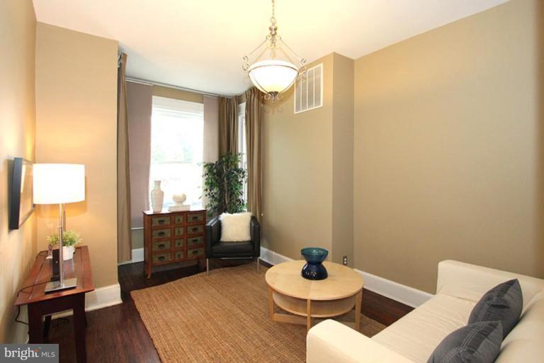 105 R Street Northeast Washington, DC 20002 - Photo 7 of 18 Living Room