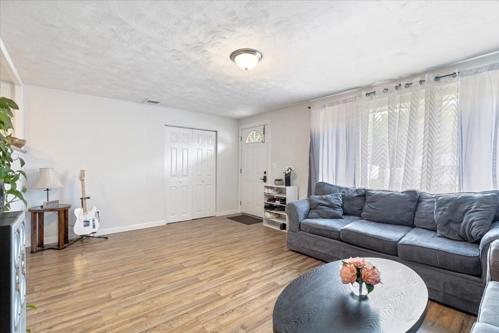 4 White Road Holbrook, MA 02343 - Photo 5 of 29 Gallery Image 5