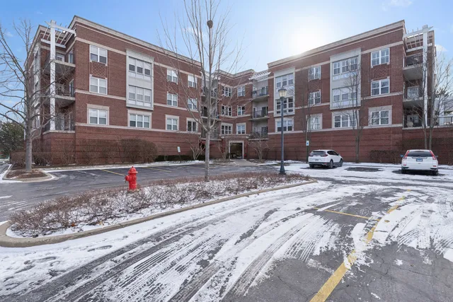 $435,000 | 310 East Church Street, Unit 101, Libertyville, IL 60048