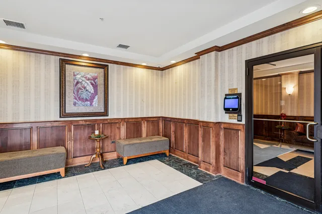 $435,000 | 310 East Church Street, Unit 101, Libertyville, IL 60048