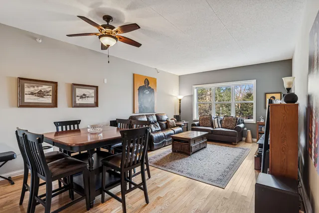 $435,000 | 310 East Church Street, Unit 101, Libertyville, IL 60048