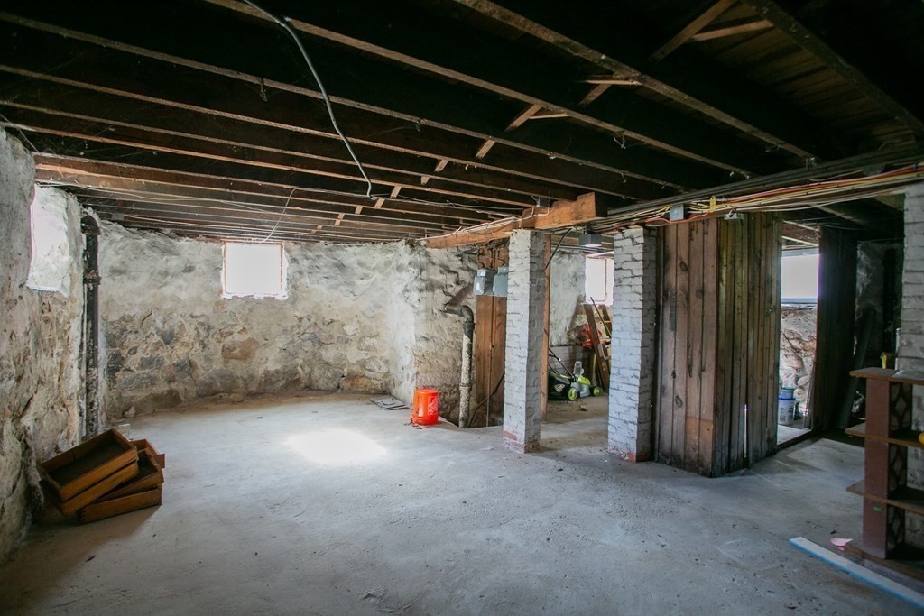 135-137 Query Street New Bedford, MA 02745 - Photo 28 of 30