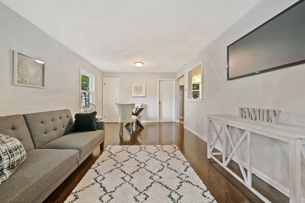 43 Grandview Avenue Worcester, MA 01603 - Photo 4 of 23