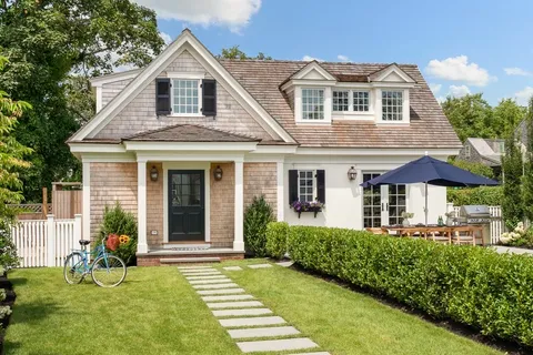 $16,900,000 | 114 North Water Street, Edgartown, MA 02539