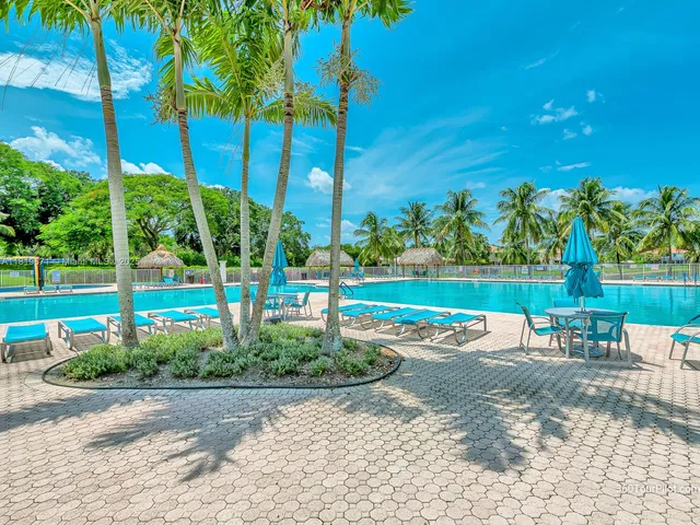 $1,180,000 | 4209 Pinewood Lane, Weston, FL 33331