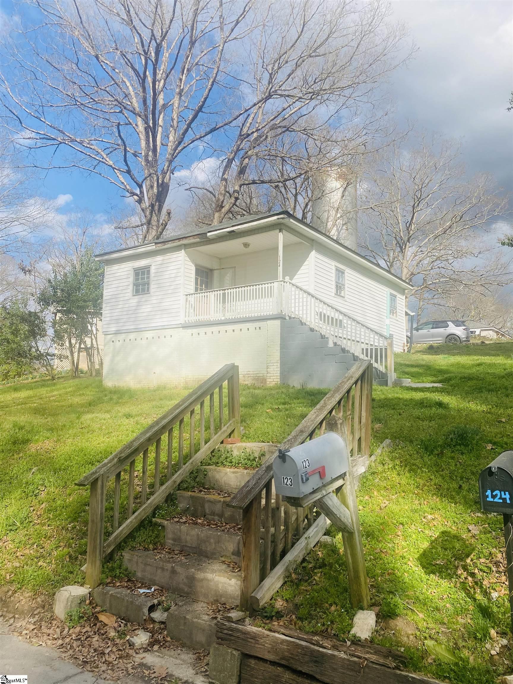 124 Cobb Street Easley, SC 29640 - Photo 3 of 26