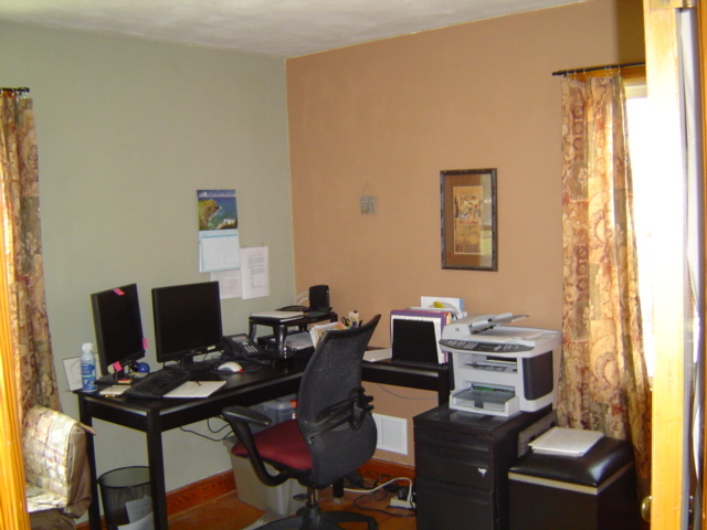 1656 Reece Road Salem, VA 24153 - Photo 10 of 14 Office