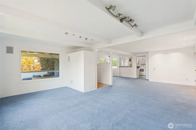 $3,850 | 6807 Aurora Avenue North, Seattle, WA 98103