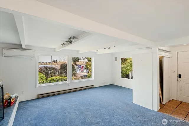 $3,850 | 6807 Aurora Avenue North, Seattle, WA 98103