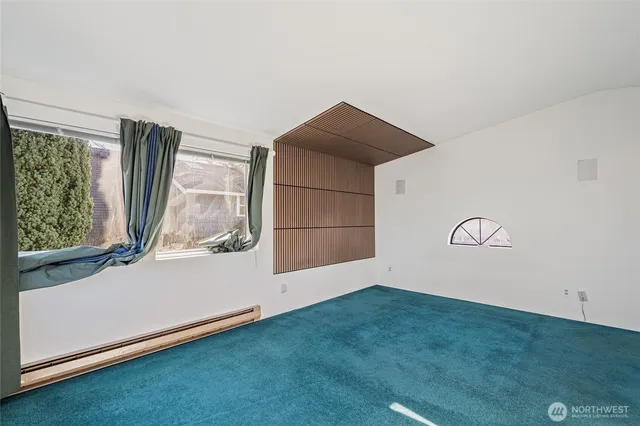 $3,850 | 6807 Aurora Avenue North, Seattle, WA 98103