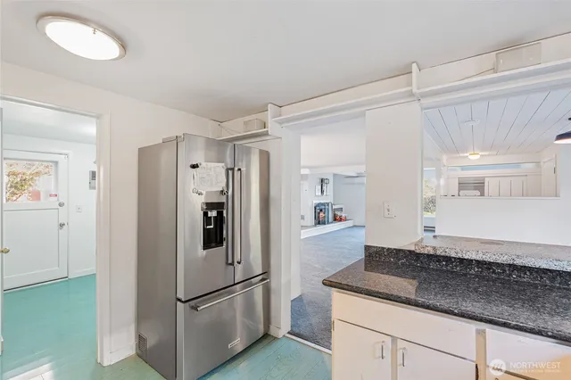 $3,850 | 6807 Aurora Avenue North, Seattle, WA 98103