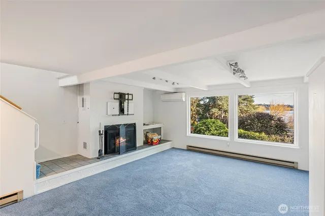 $3,850 | 6807 Aurora Avenue North, Seattle, WA 98103