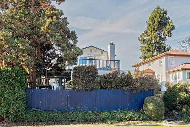 $3,850 | 6807 Aurora Avenue North, Seattle, WA 98103