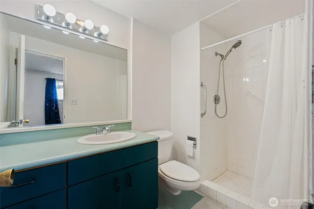 $3,850 | 6807 Aurora Avenue North, Seattle, WA 98103