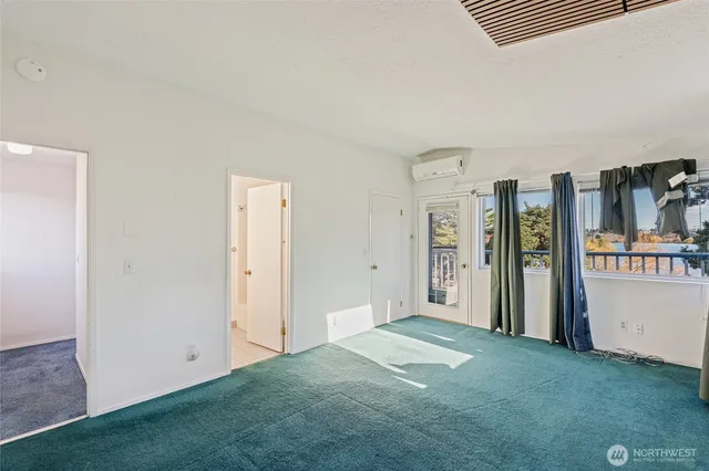 $3,850 | 6807 Aurora Avenue North, Seattle, WA 98103