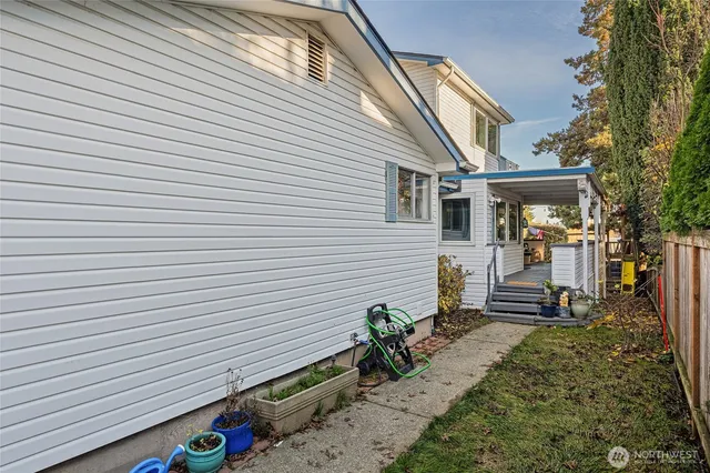 $3,850 | 6807 Aurora Avenue North, Seattle, WA 98103