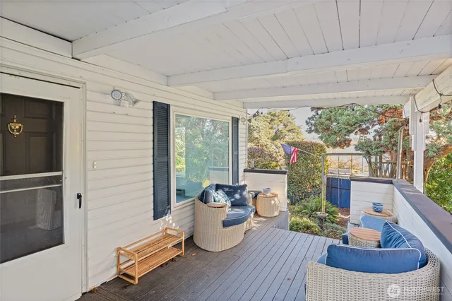 $3,850 | 6807 Aurora Avenue North, Seattle, WA 98103