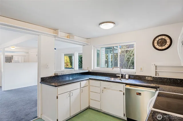 $3,850 | 6807 Aurora Avenue North, Seattle, WA 98103