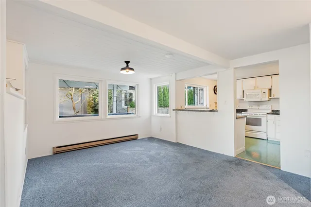 $3,850 | 6807 Aurora Avenue North, Seattle, WA 98103