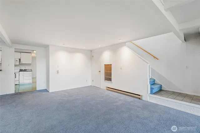 $3,850 | 6807 Aurora Avenue North, Seattle, WA 98103