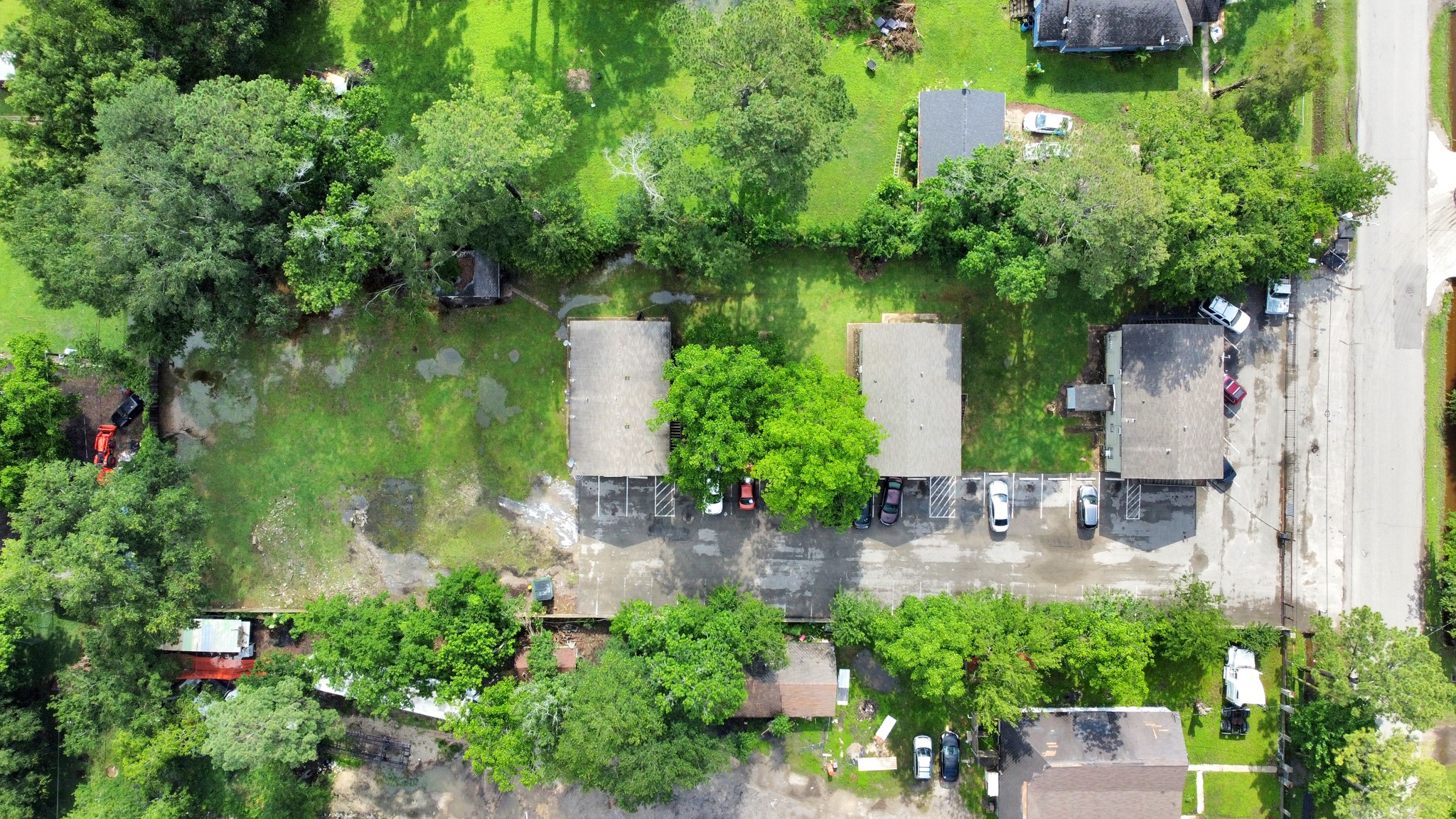 an aerial view of a house with outdoor space and lake view