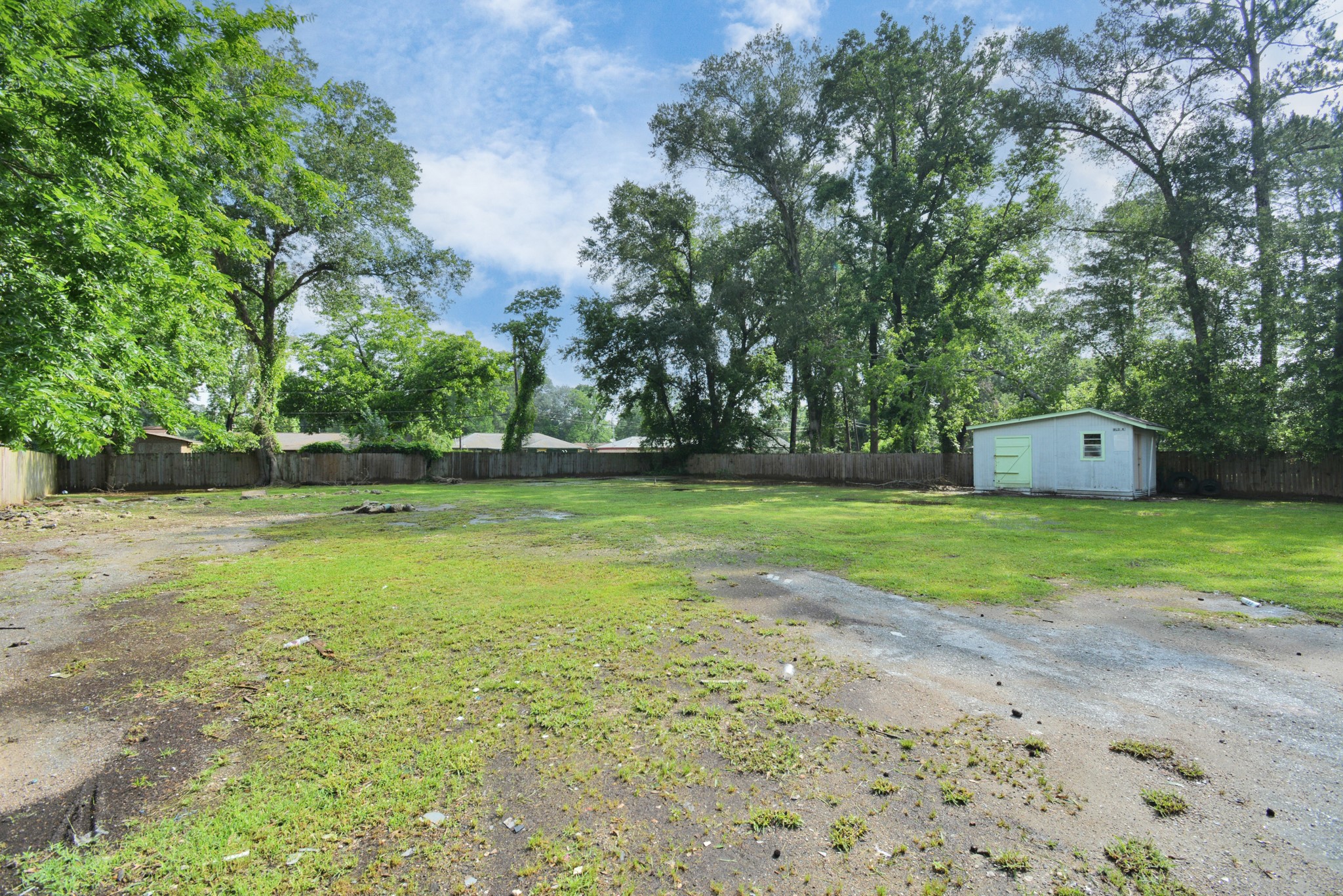 9211 North Green River Drive, Unit D Houston, TX 77078 - Photo 8 of 15 a front view of a house with a yard
