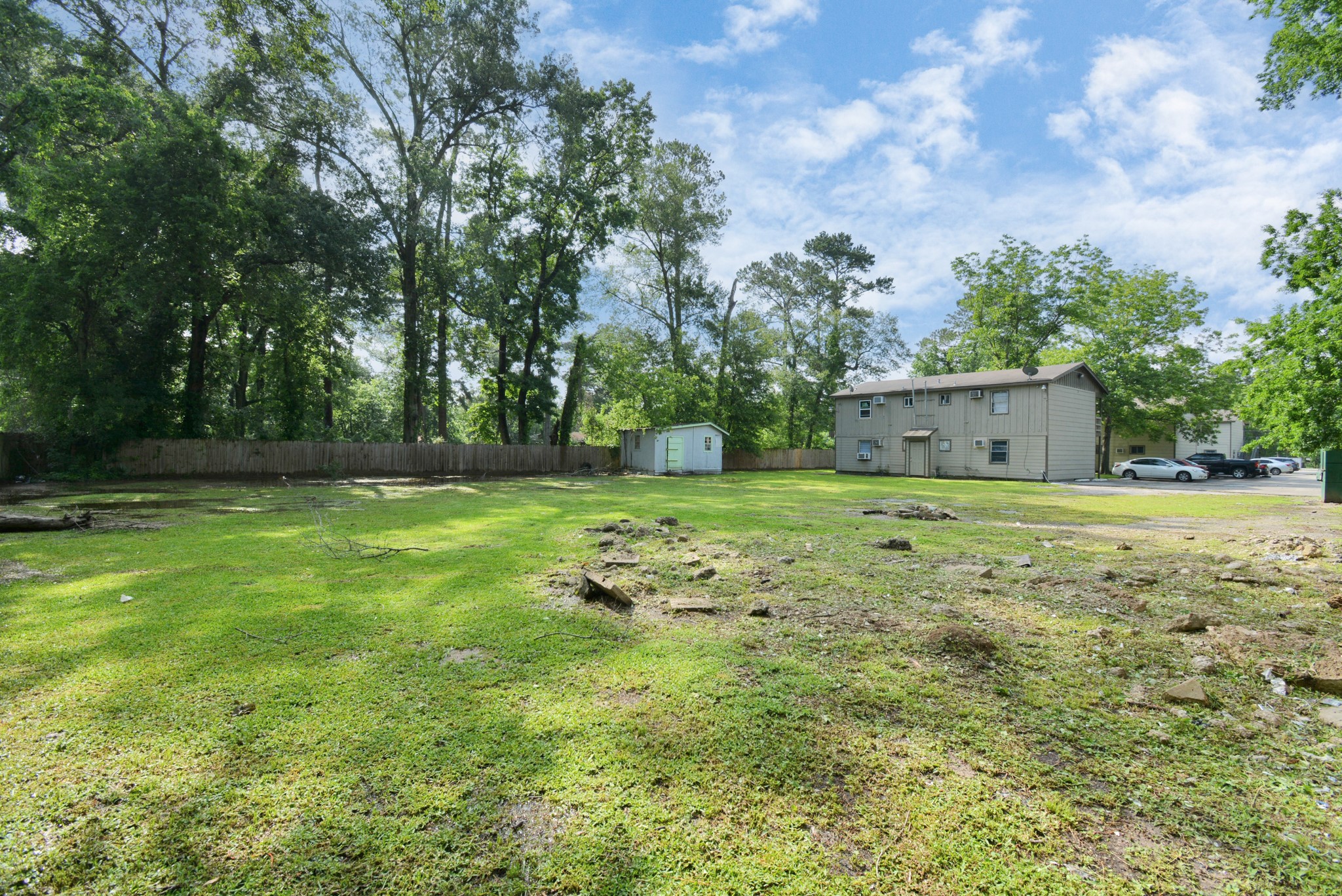 9211 North Green River Drive, Unit D Houston, TX 77078 - Photo 9 of 15 a view of a backyard