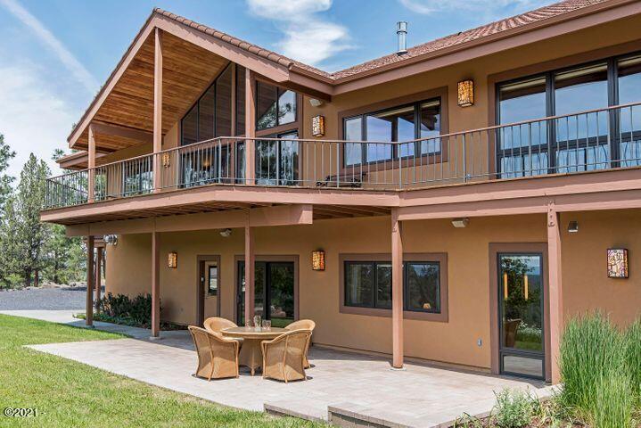 17900 Mountain View Road Sisters, OR 97759 - Photo 2 of 11 9