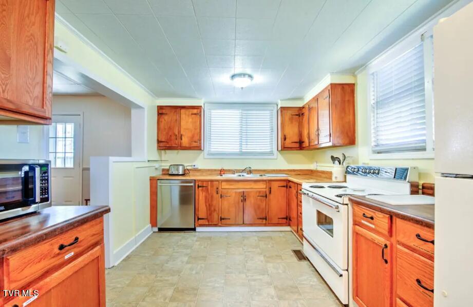 1624 Edgemont Avenue Bristol, TN 37620 - Photo 18 of 32 e15