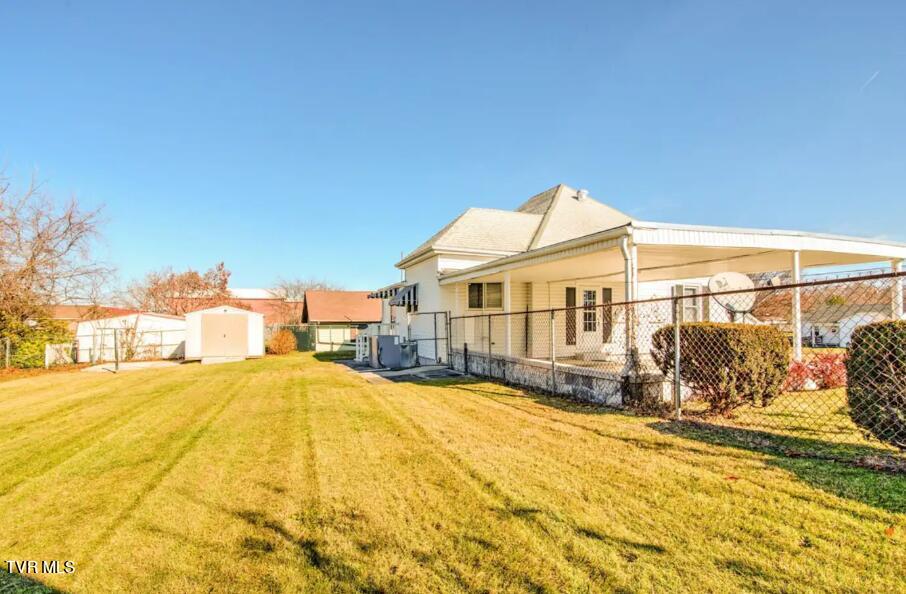 1624 Edgemont Avenue Bristol, TN 37620 - Photo 3 of 32 e29